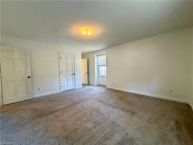 404 Irving Park Court, Kernersville, NC 27284