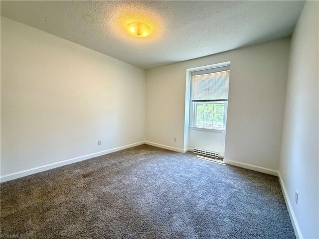 404 Irving Park Court, Kernersville, NC 27284