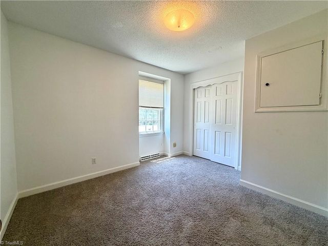 404 Irving Park Court, Kernersville, NC 27284