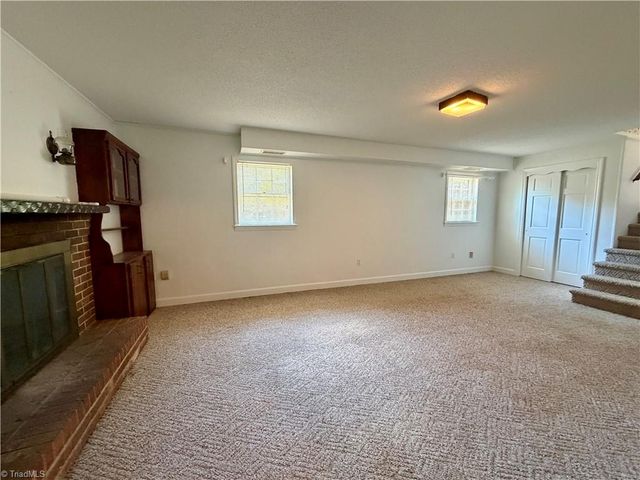 404 Irving Park Court, Kernersville, NC 27284