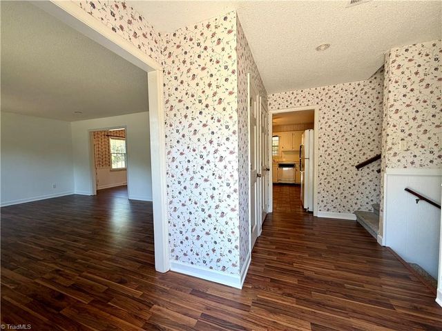 404 Irving Park Court, Kernersville, NC 27284
