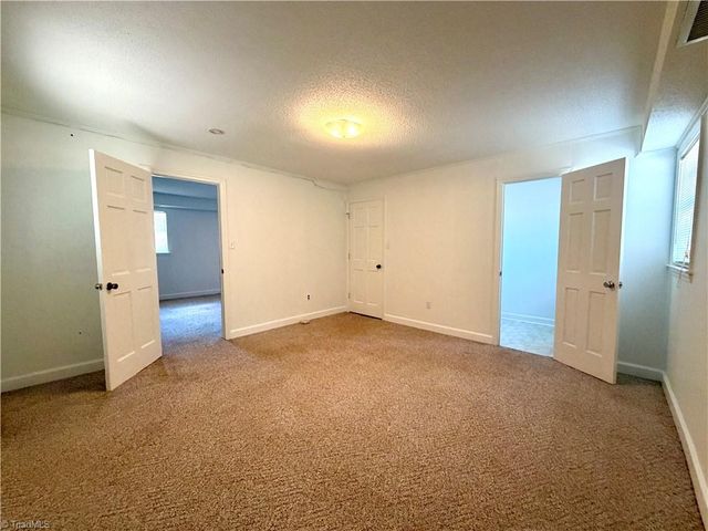 404 Irving Park Court, Kernersville, NC 27284