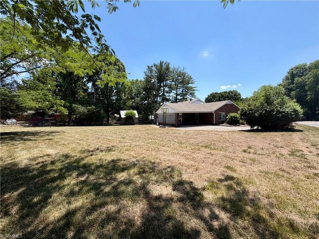 404 Irving Park Court, Kernersville, NC 27284