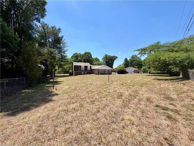 404 Irving Park Court, Kernersville, NC 27284