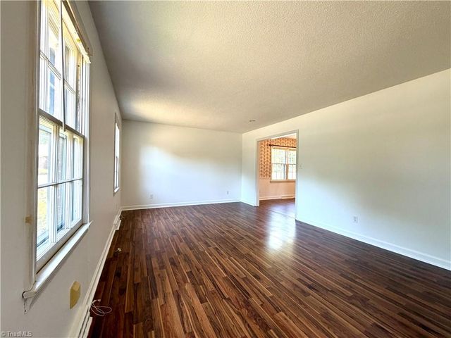 404 Irving Park Court, Kernersville, NC 27284
