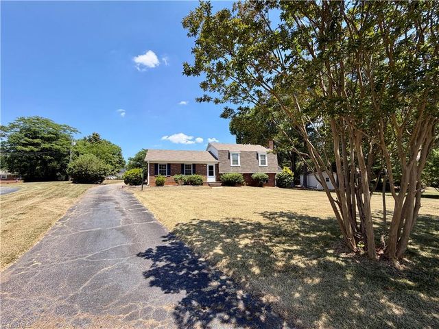 404 Irving Park Court, Kernersville, NC 27284