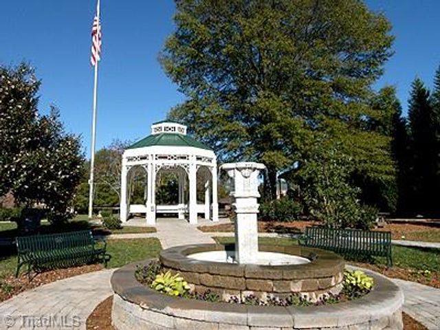 404 Irving Park Court, Kernersville, NC 27284