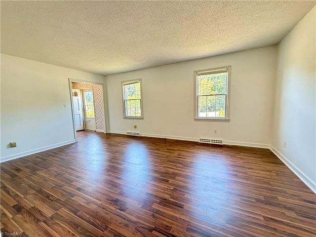 404 Irving Park Court, Kernersville, NC 27284