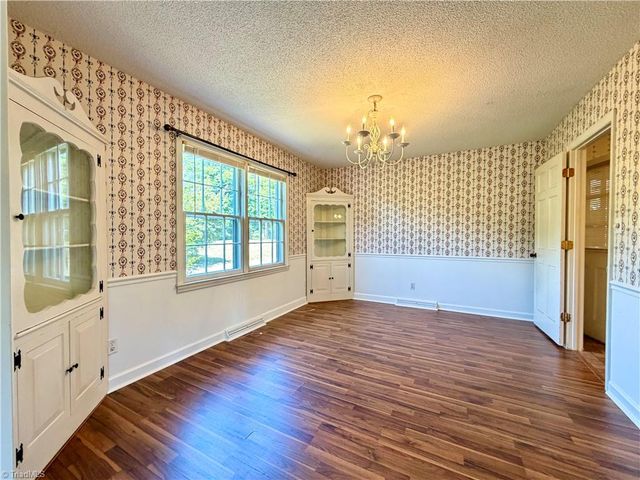 404 Irving Park Court, Kernersville, NC 27284