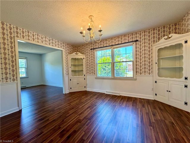 404 Irving Park Court, Kernersville, NC 27284