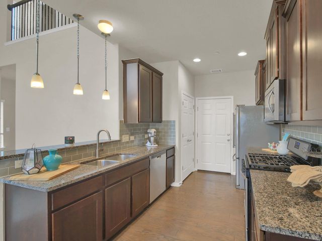 1600 Airedale RD 2601, Austin, TX 78748