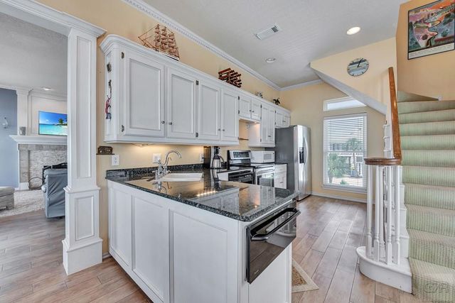 247 Isles End Road, Tiki Island, TX 77554