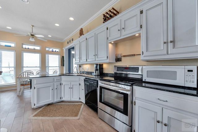 247 Isles End Road, Tiki Island, TX 77554