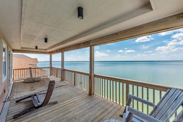 247 Isles End Road, Tiki Island, TX 77554