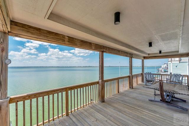 247 Isles End Road, Tiki Island, TX 77554