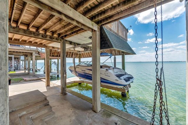 247 Isles End Road, Tiki Island, TX 77554