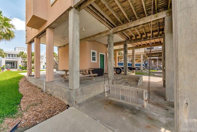 247 Isles End Road, Tiki Island, TX 77554