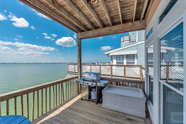 247 Isles End Road, Tiki Island, TX 77554