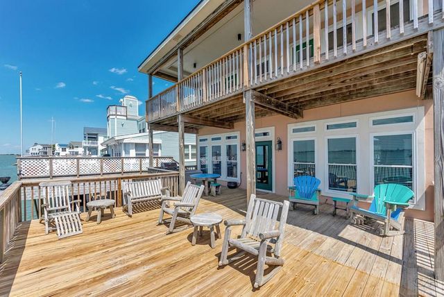 247 Isles End Road, Tiki Island, TX 77554