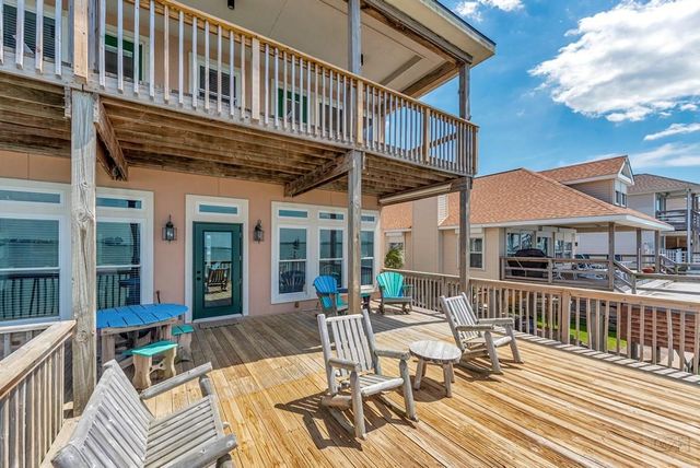 247 Isles End Road, Tiki Island, TX 77554