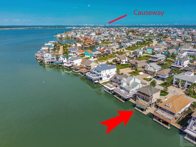 247 Isles End Road, Tiki Island, TX 77554