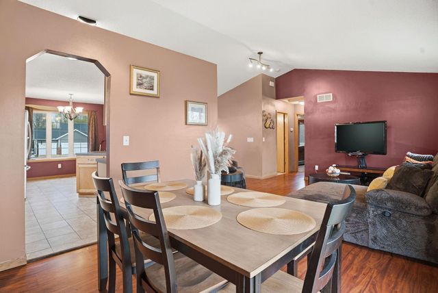 19941 Calgary Trail, Farmington, MN 55024