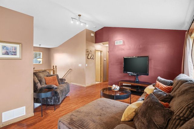 19941 Calgary Trail, Farmington, MN 55024