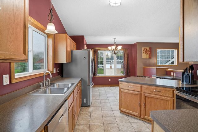 19941 Calgary Trail, Farmington, MN 55024