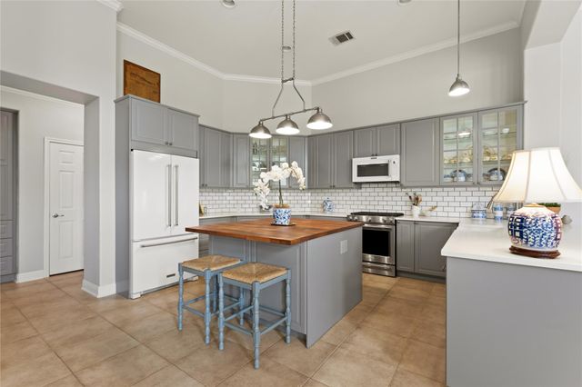 220 Mallet CT, Austin, TX 78737