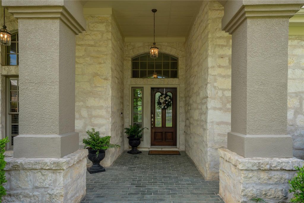 220 Mallet CT, Austin, TX 78737