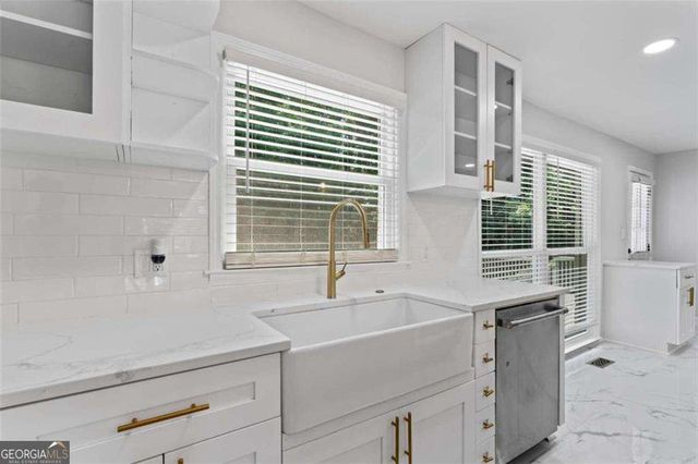 2023 Stoneleigh Drive, Stone Mountain, GA 30087