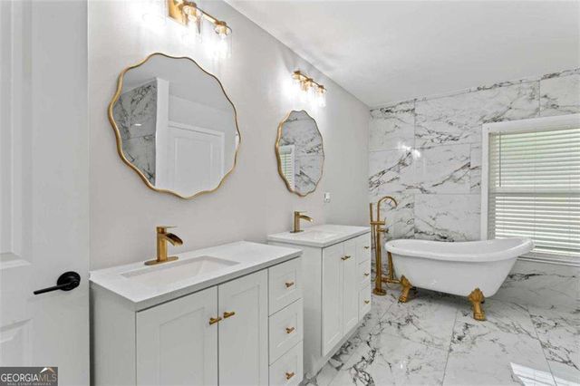 2023 Stoneleigh Drive, Stone Mountain, GA 30087