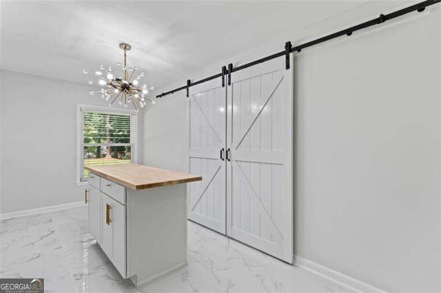 2023 Stoneleigh Drive, Stone Mountain, GA 30087