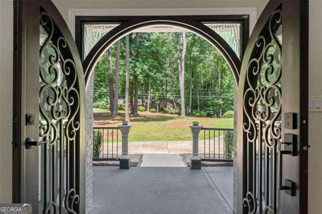 2023 Stoneleigh Drive, Stone Mountain, GA 30087