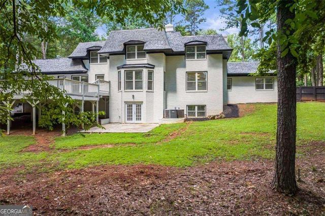 2023 Stoneleigh Drive, Stone Mountain, GA 30087