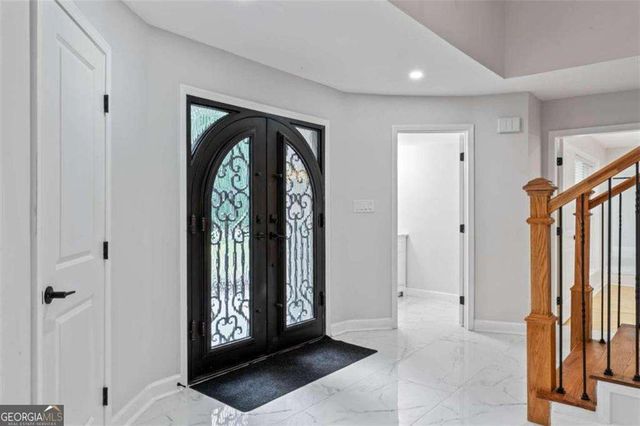 2023 Stoneleigh Drive, Stone Mountain, GA 30087