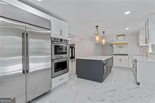 2023 Stoneleigh Drive, Stone Mountain, GA 30087