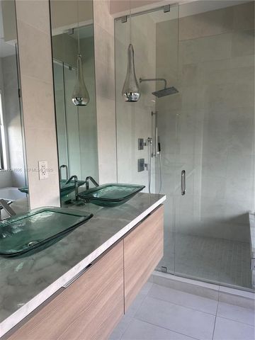 8231 NW 48th St 8231, Doral, FL 33166