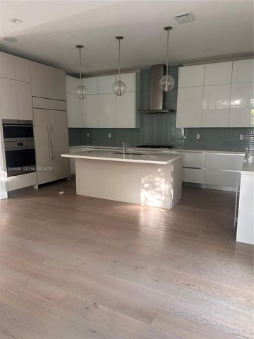 8231 NW 48th St 8231, Doral, FL 33166