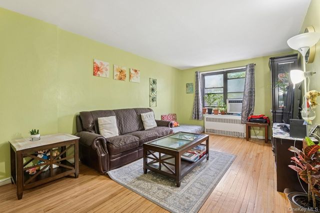 87-30 204 Street A78, Hollis, NY 11423