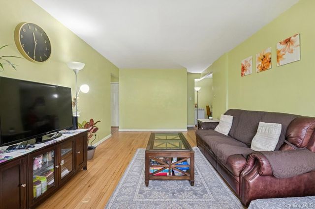 87-30 204 Street A78, Hollis, NY 11423