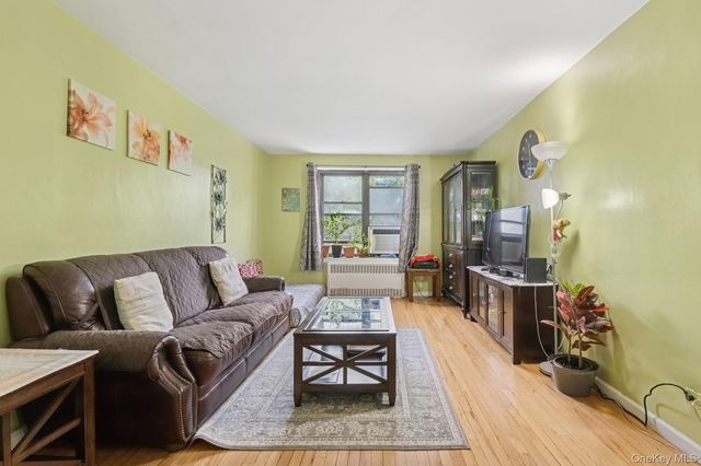 87-30 204 Street A78, Hollis, NY 11423