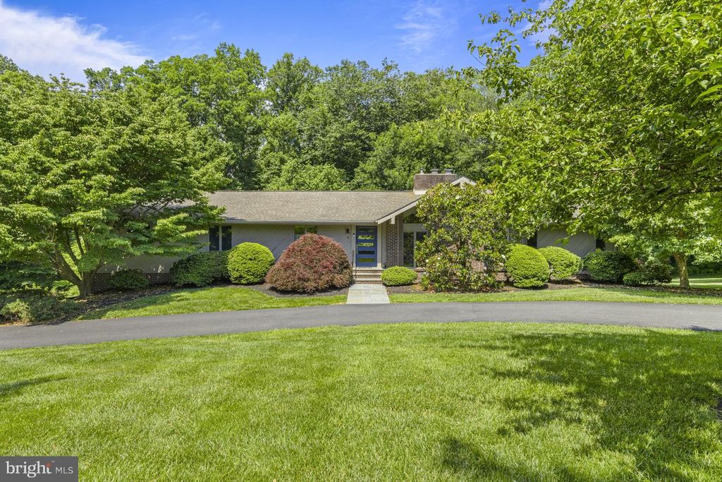 8 MOZART DR W, GREENVILLE, DE 19807 — exterior