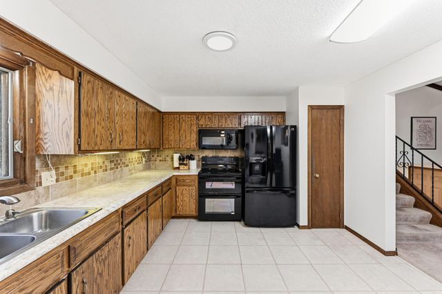 6640 Flag Avenue N, Brooklyn Park, MN 55428