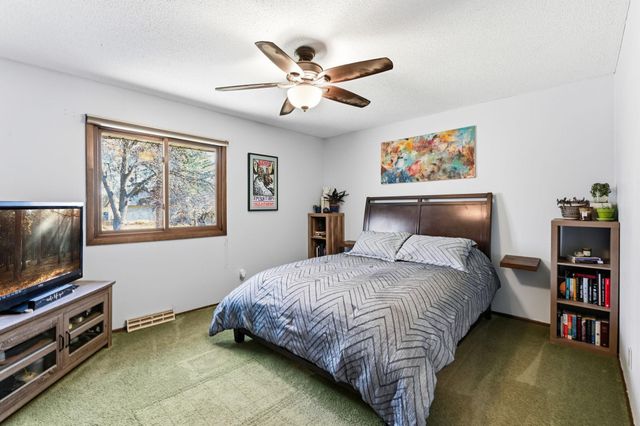 6640 Flag Avenue N, Brooklyn Park, MN 55428