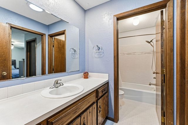 6640 Flag Avenue N, Brooklyn Park, MN 55428