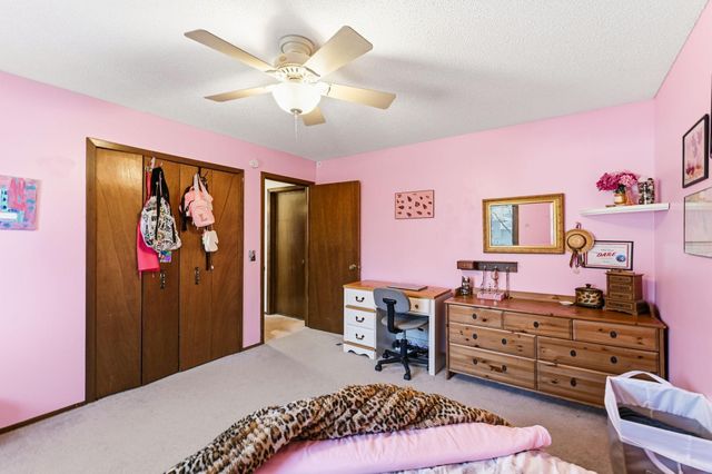 6640 Flag Avenue N, Brooklyn Park, MN 55428