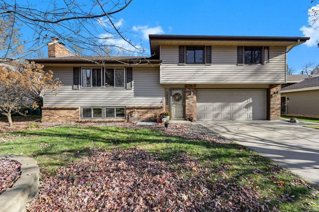 6640 Flag Avenue N, Brooklyn Park, MN 55428