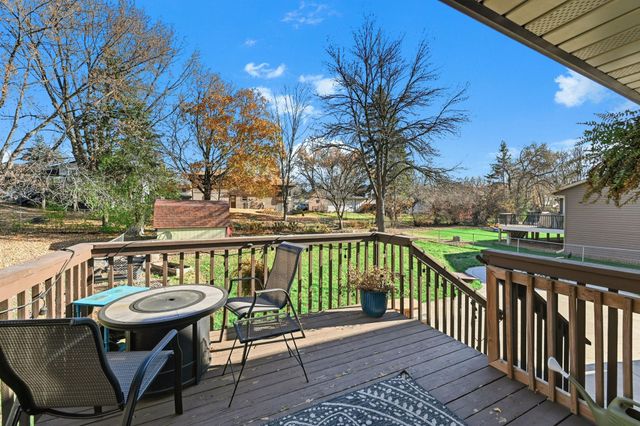 6640 Flag Avenue N, Brooklyn Park, MN 55428