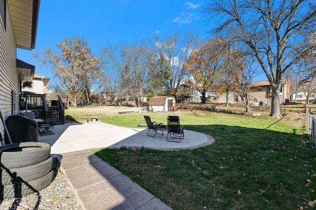 6640 Flag Avenue N, Brooklyn Park, MN 55428